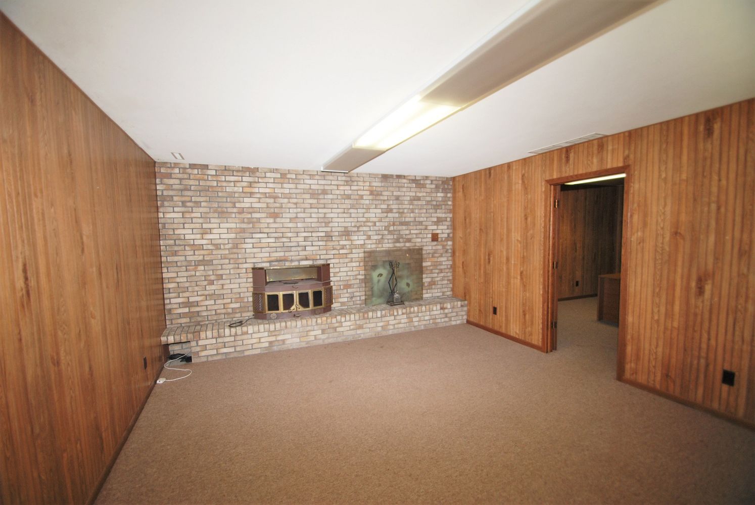 864 West St, Watertown, WI 53094